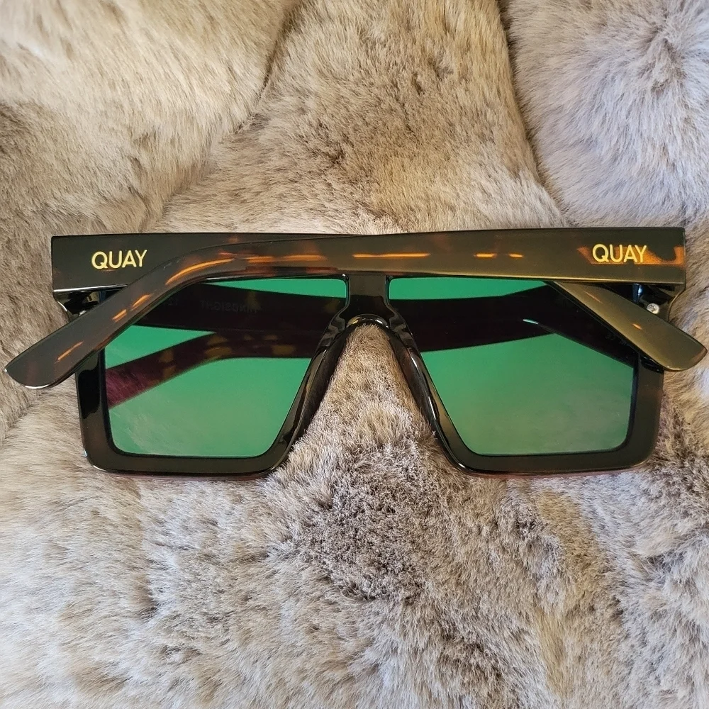 QUAY // ltd ed ashley graham collab tortoise frame black pink mirrored shields - Picture 6 of 16